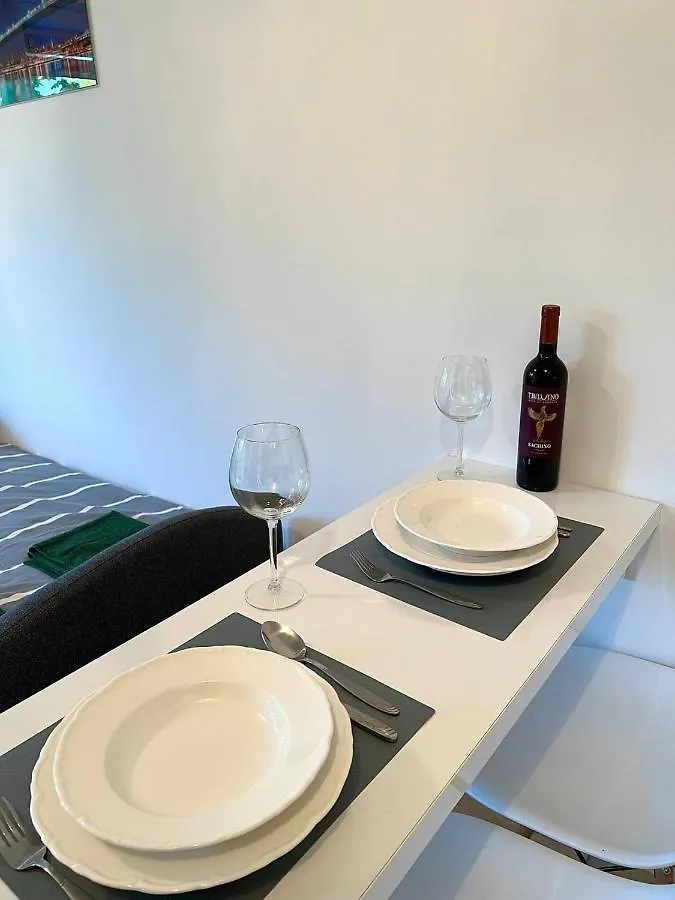 2-Rooms Cute Apartment, Metro, Wi-Fi - By Hik Apartments Warsaw